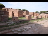 04825 ostia - regio i - insula xiv - caseggiato del mosaico del porto (i,xiv,2) - via degli horrea epagathiana - bli ri nordwesten - 09-2023.jpg